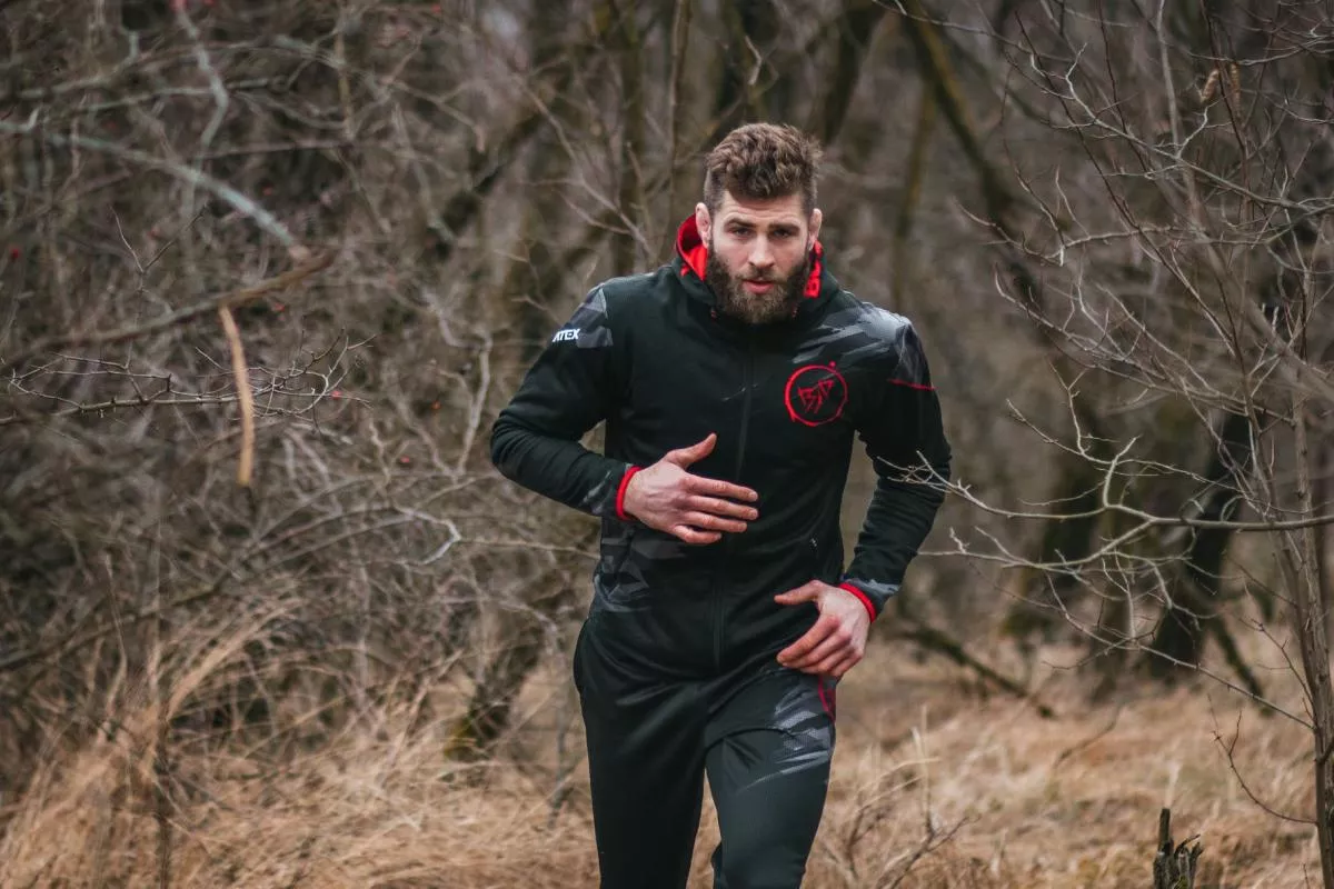 500 úderů do stromu. Je dobré, aby tělo bylo jako skála, říká Procházka