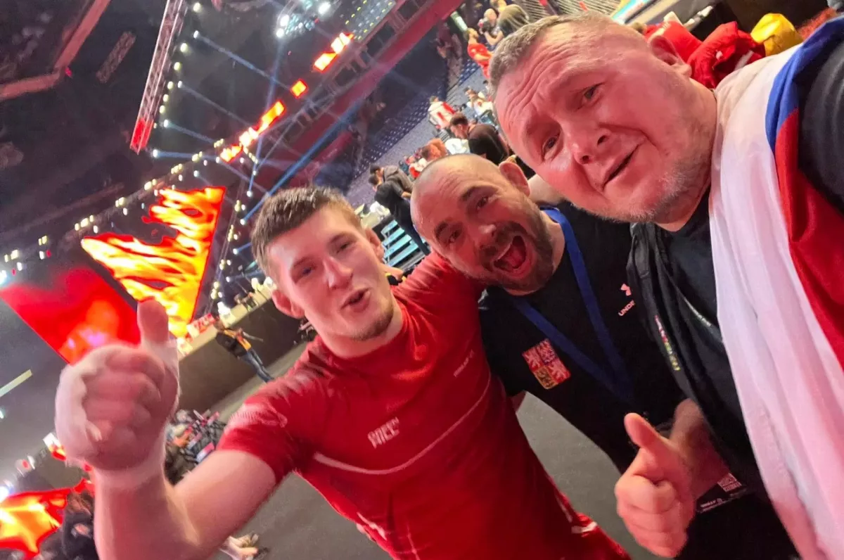 Boj o MMA trůn na MS. Zbývá poslední krok ke zlaté obhajobě českého reprezentanta