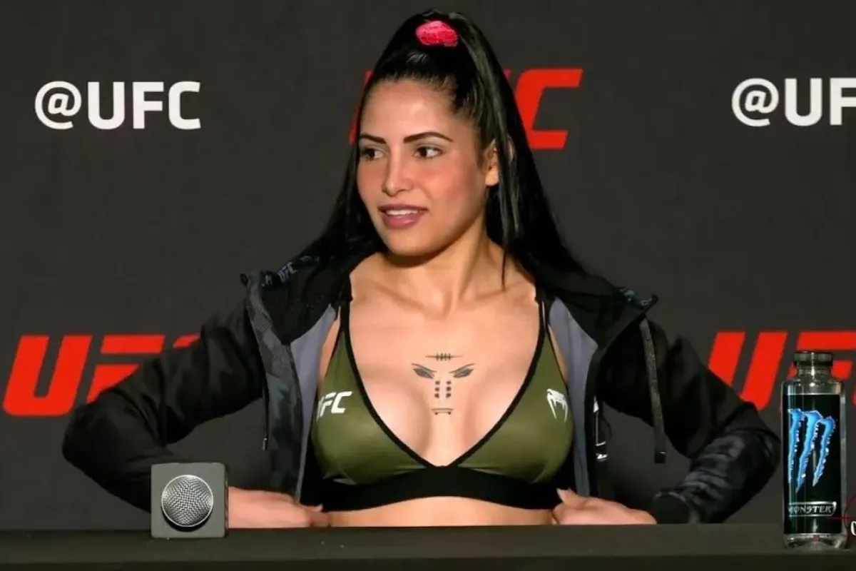 Bojovnice UFC září v bikinách. V zápasech se jí nedaří, u fanoušků boduje