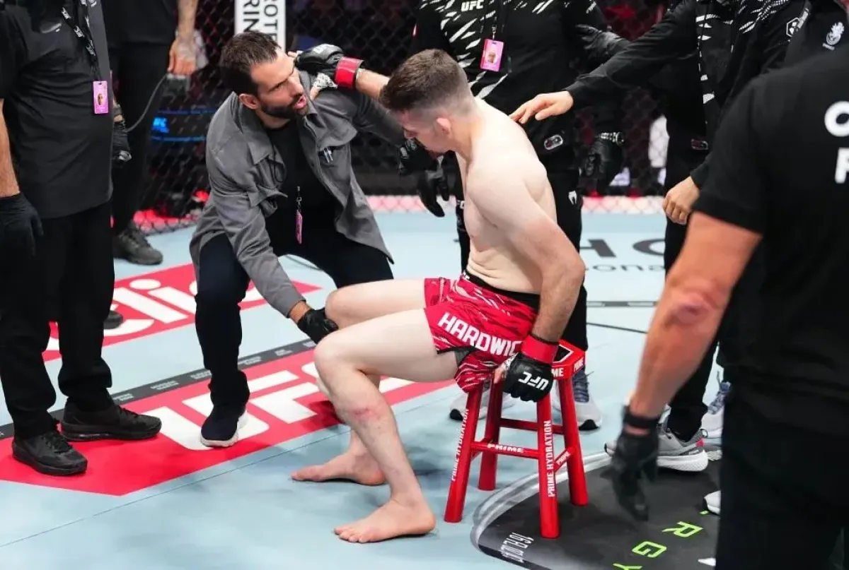 Bojovník UFC má sdrátovanou čelist, nějakou dobu pusu neotevře