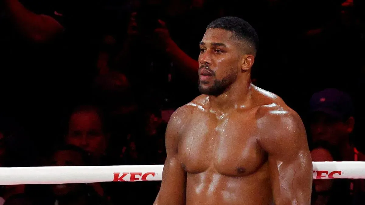 Boxer Joshua už se po tragické nehodě v Nigérii zotavuje doma