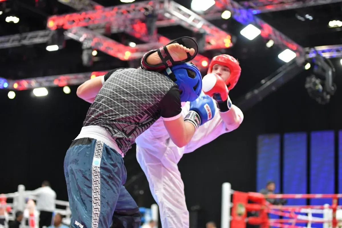 Brilantní KO na MS. Talentovaný Čech překvapil soupeře kopem na hlavu