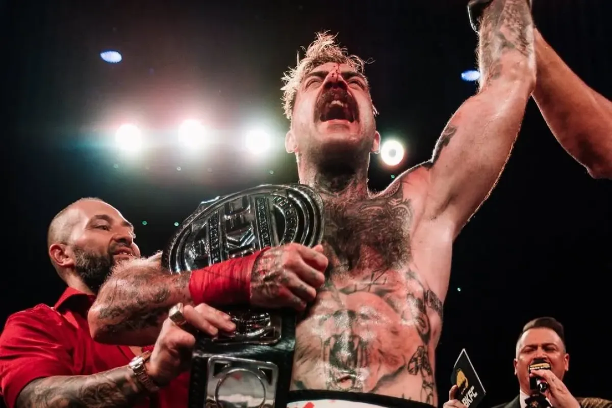 Bujaré oslavy šampiona Hály. K snídani padlo čtrnáct flašek vína