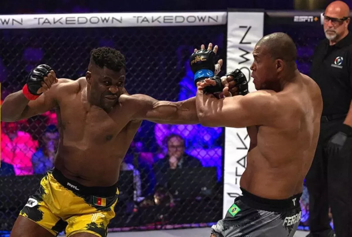 Bušil jako zběsilý. Ngannou se vrátil ve velkém stylu, soupeře seřezal