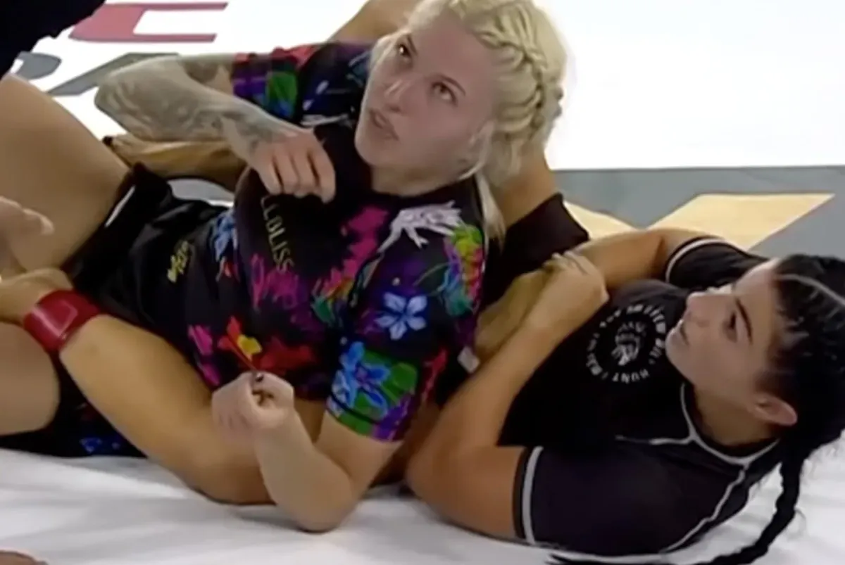 Byla blízko k výhře, pak uslyšela křupnutí. Zápasnice si zlomila ruku