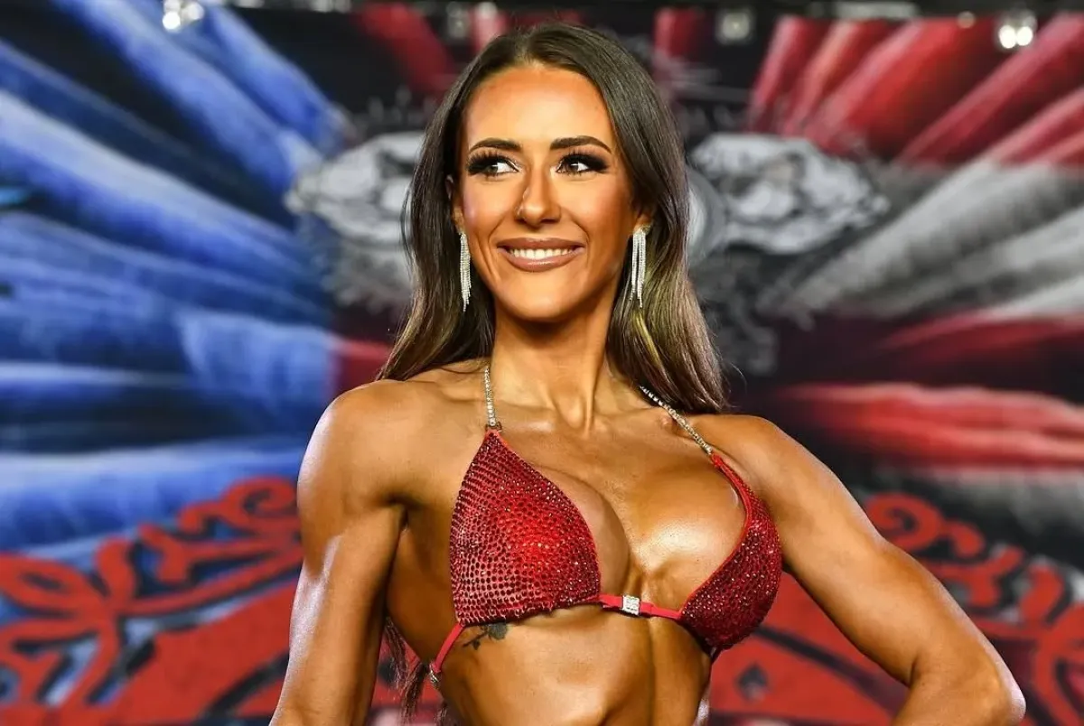 Bývalá kulturistka vzbudila poprask. Svlékla si mikinu a cvičila polonahá