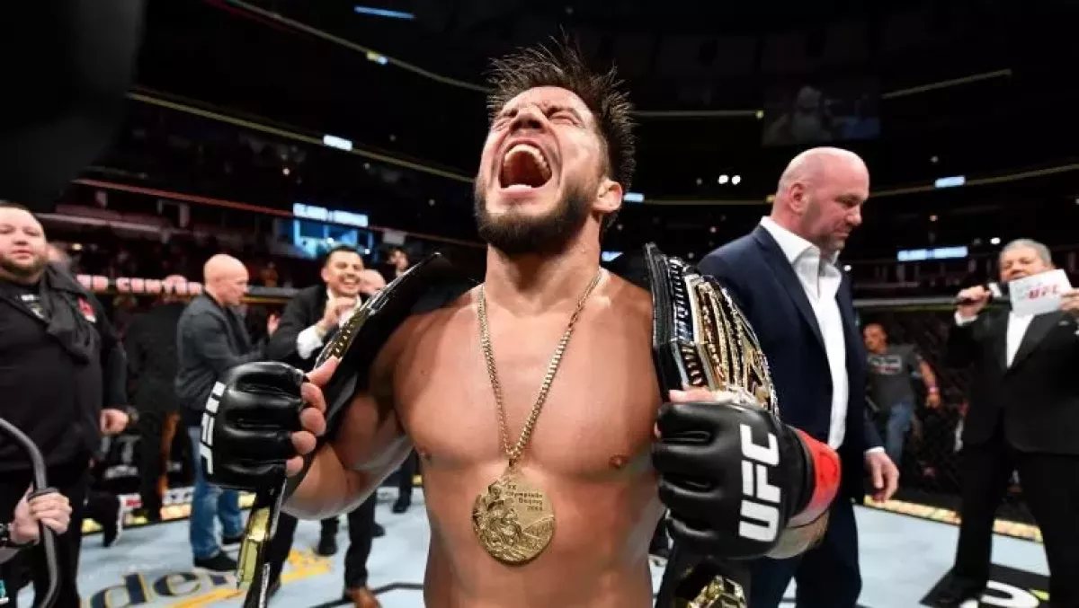 Bývalý šampion UFC se rozparádil. Držel bych ruskou vlajku a bil ho do zadku, spustil kanonádu Američan