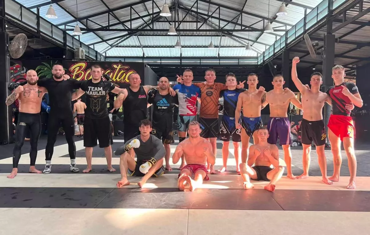 Česká MMA výprava vyrazila makat na Phuket. Přiletí také Procházka