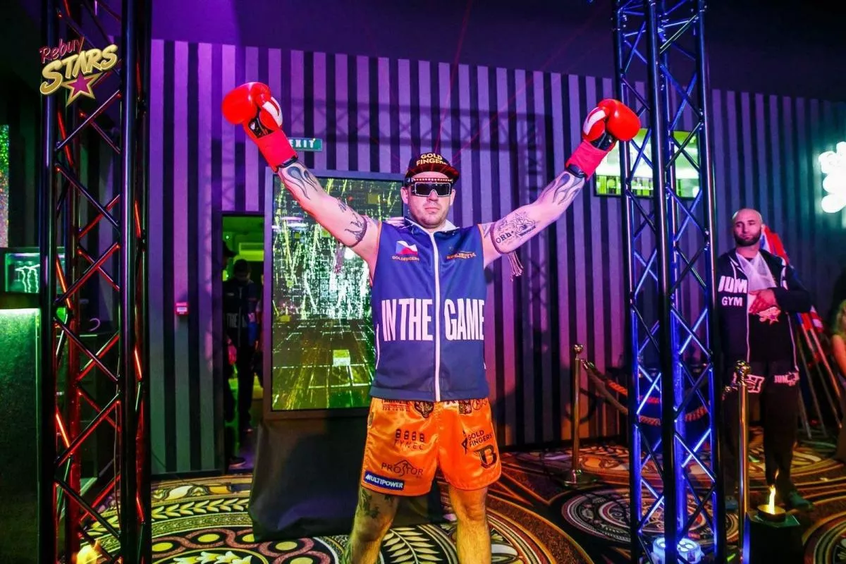 Česká legenda thajského boxu rozjede party. Dorazte zažít nový rozměr zábavy, zve všechny Spejbl