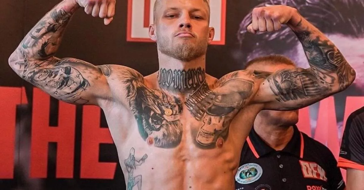 Český bojovník MMA zakázán za Hitlerovo tetování
