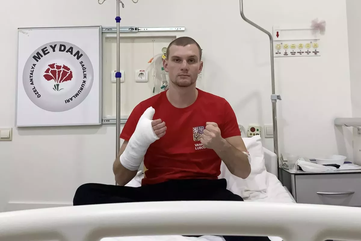 Český reprezentant bojoval dvě kola se zlomenou rukou, teď čeká v Turecku na operaci