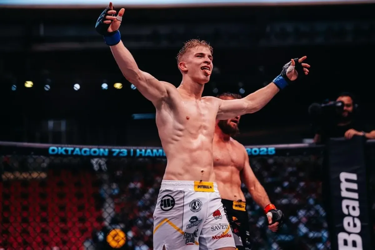 Český talent přibral za týden 14 kilo a dál se cpe sladkostmi