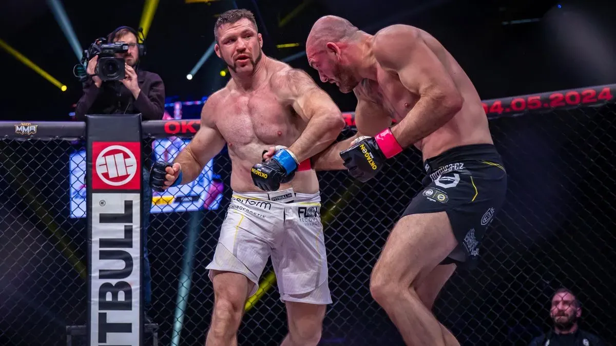 Český tvrďák musel pod kudlu. Bitva se šampionem by mohla ztroskotat