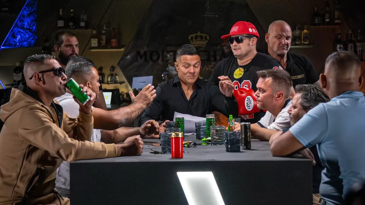 Clash je odpornost, prohlásil bývalý šéf marketingu Oktagonu a naznačil, co může bizarní stáj zastavit