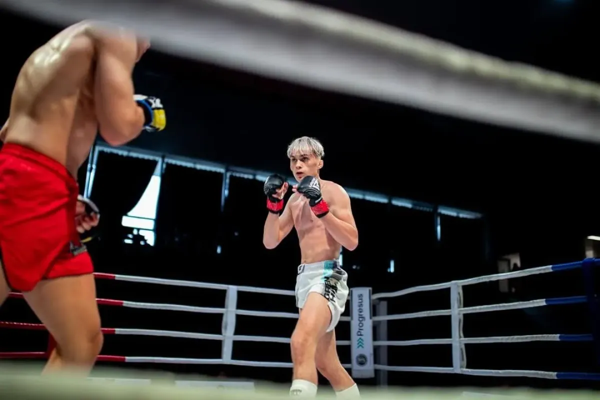 Debutant si střihne hlavní zápas večera. MMA se začal věnovat díky Vémolovi s Véghem