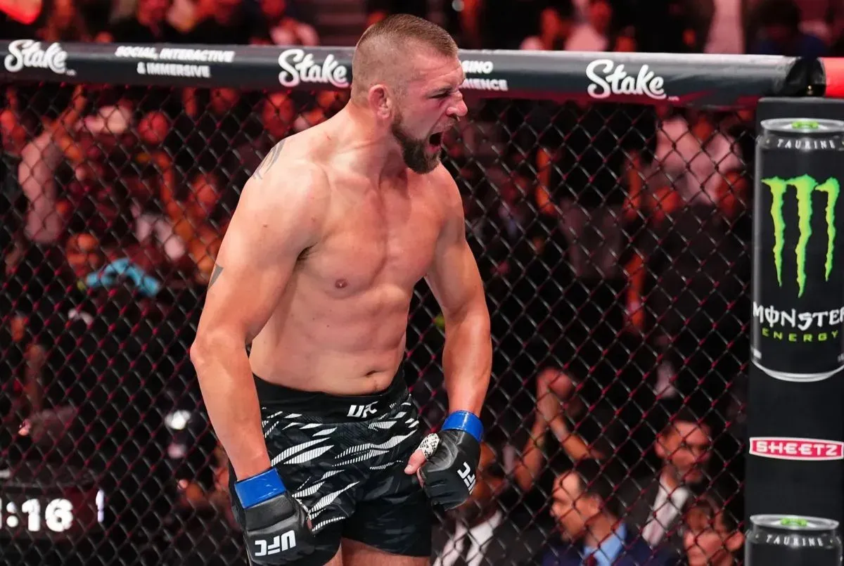 Divočina v Procházkově divizi. Bojovník přestal bojovat, pak získal tvrdé ukončení