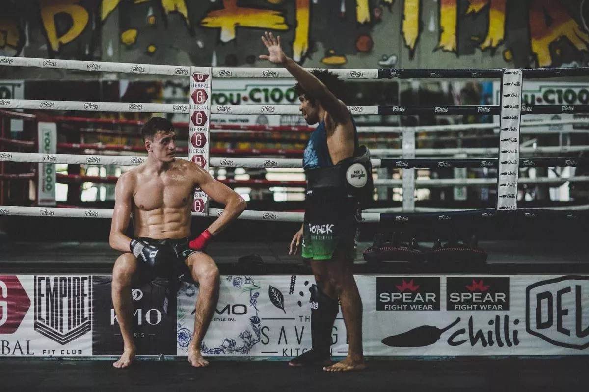 Elitní kickboxer se stal MMA studentem. V přípravě ho prověřil i Procházka