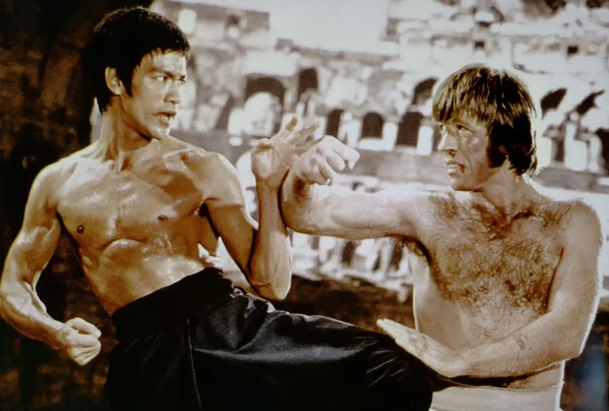 Epická bitva v římském Koloseu. Když spolu bojovali Chuck Norris a Bruce Lee