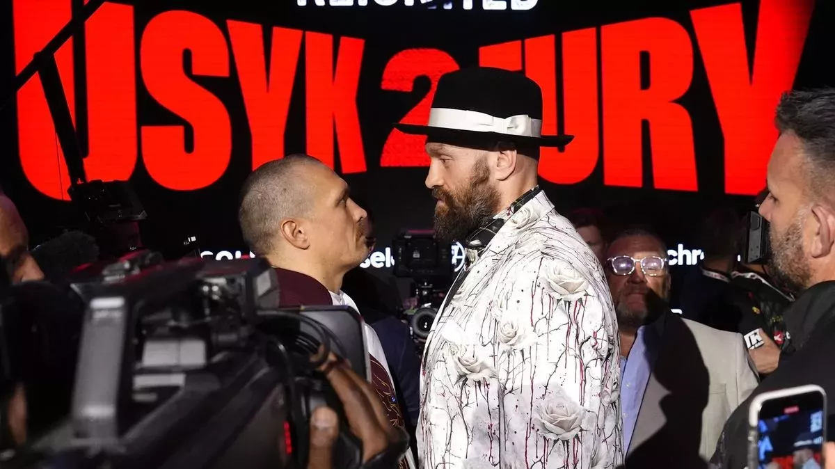 FOTO: Poslední chvíle před velkou odvetou těžkých vah. Boxeři Fury a Usyk se chystají na zápas roku