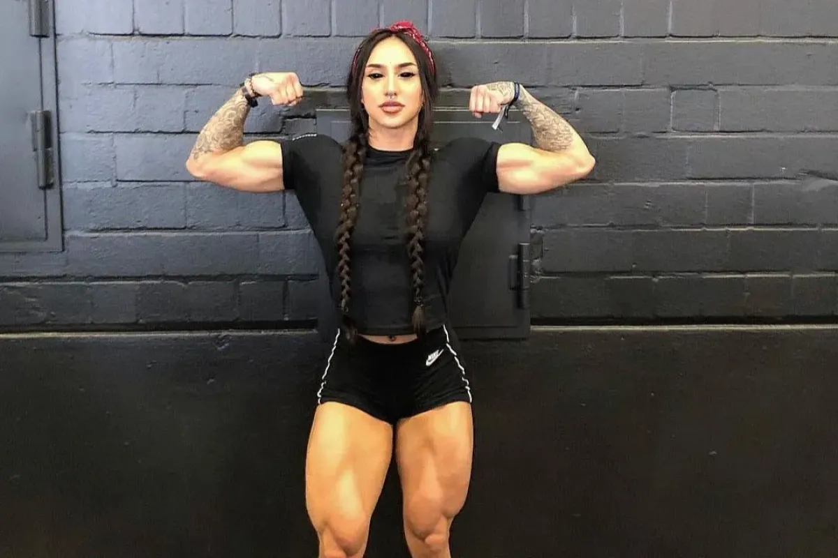 Fitness kráska zazářila v bikinách, které šly stěží vidět