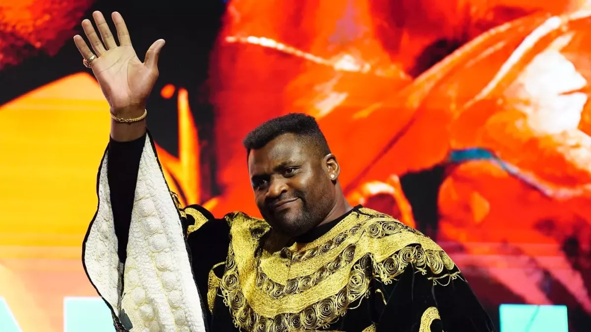 Francis Ngannou se vrací do klece, v říjnu zabojuje o titul