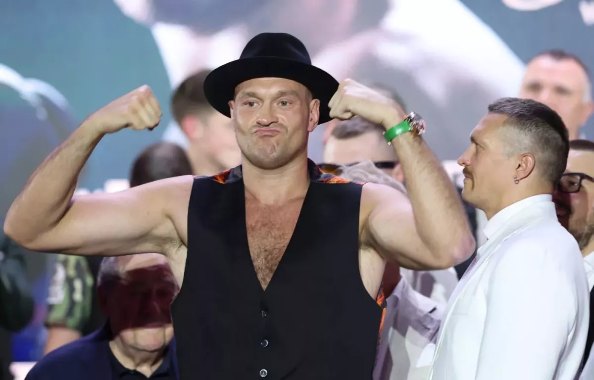 Fury předvedl pozoruhodný staredown. Šklebil se, ukázal svaly, ale na Usyka se nepodíval