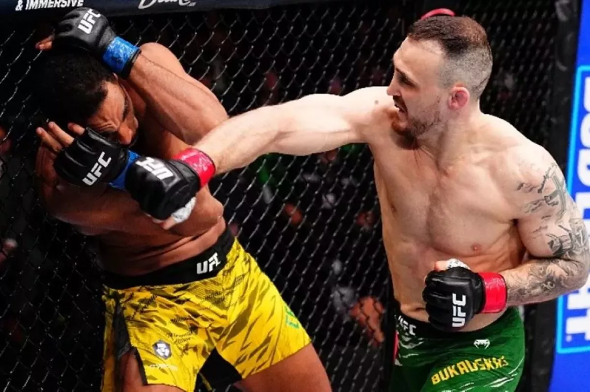 Gladiátor z UFC ulovil bezbranného lva. Demoliční výhru oslavil saltem