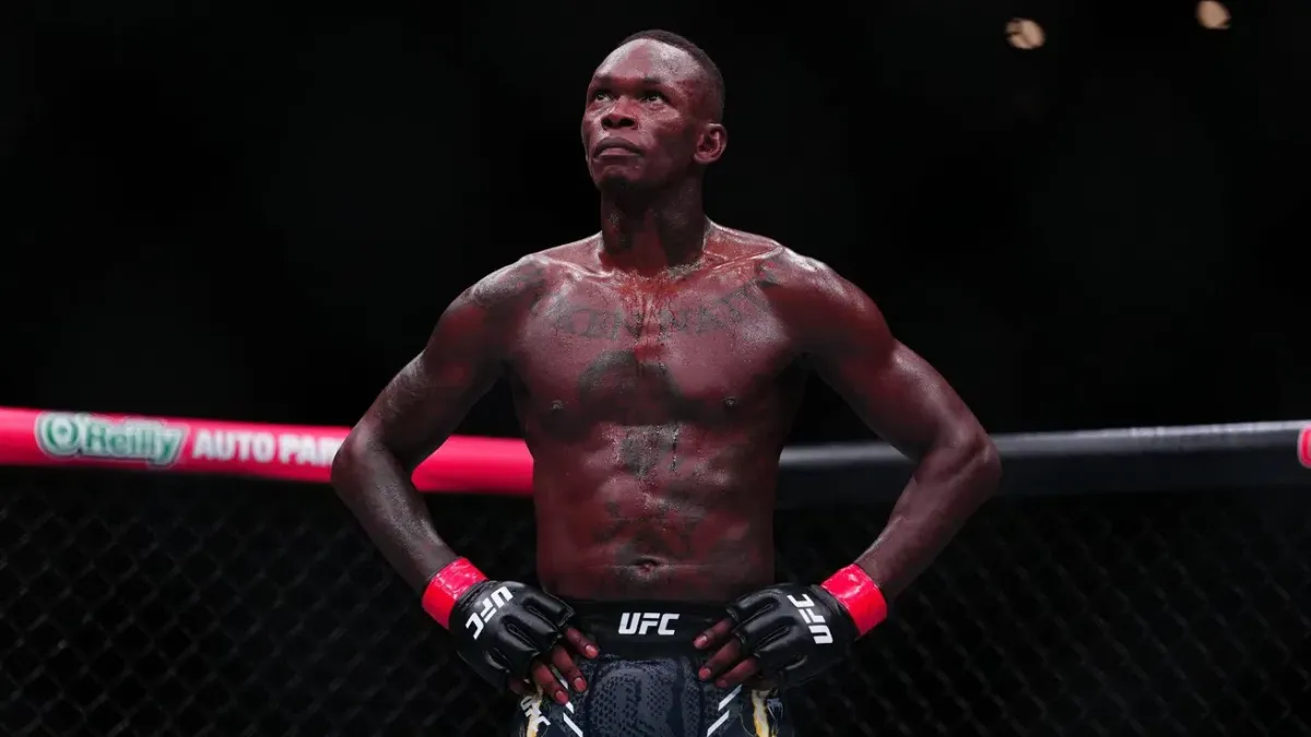 Israel Adesanya přišel o prestižní postavení v UFC. Měl by skončit, myslí si bývalý šampion