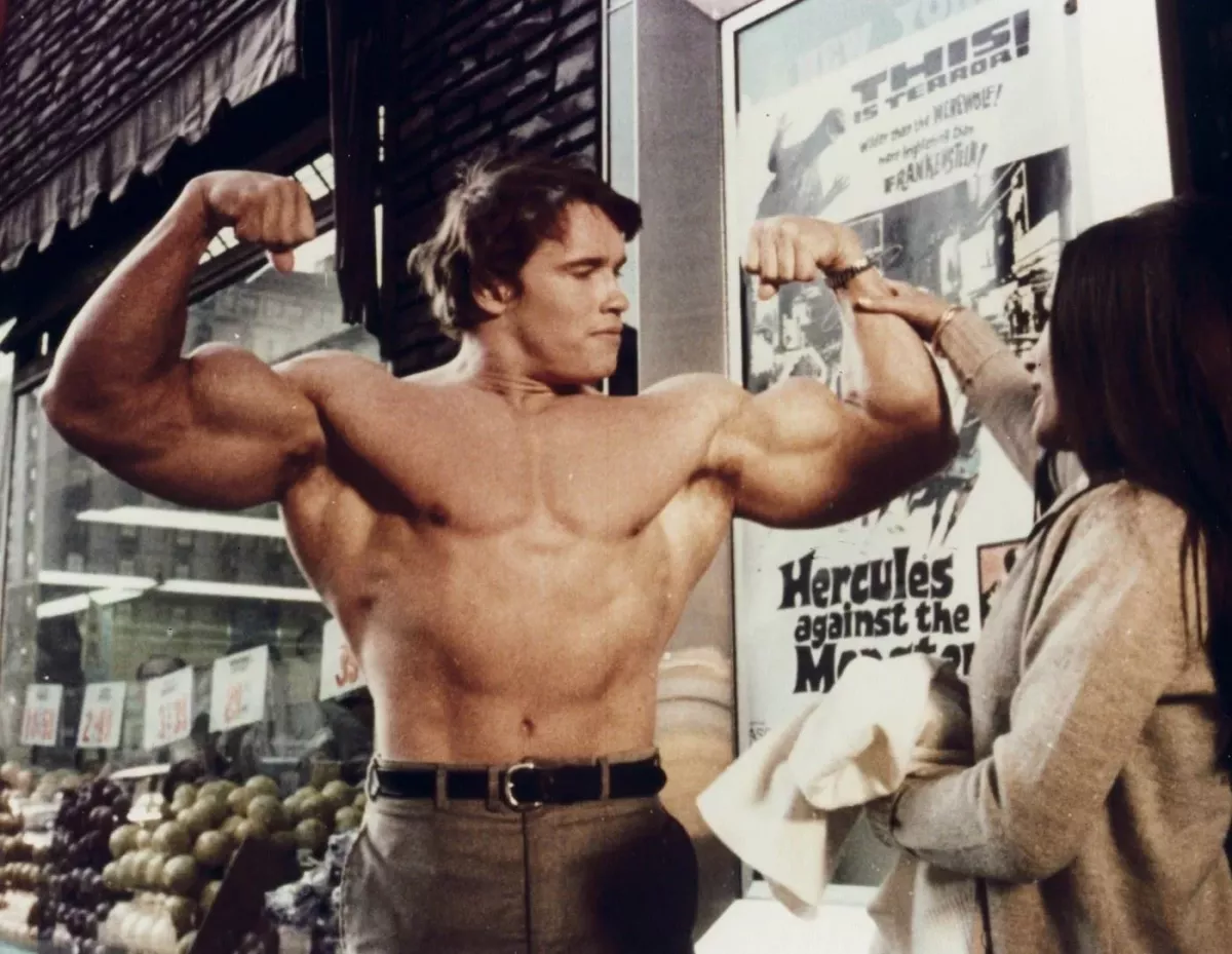 Jak Schwarzenegger k masivním bicepsům přišel. Prim hrály činky a šoková terapie