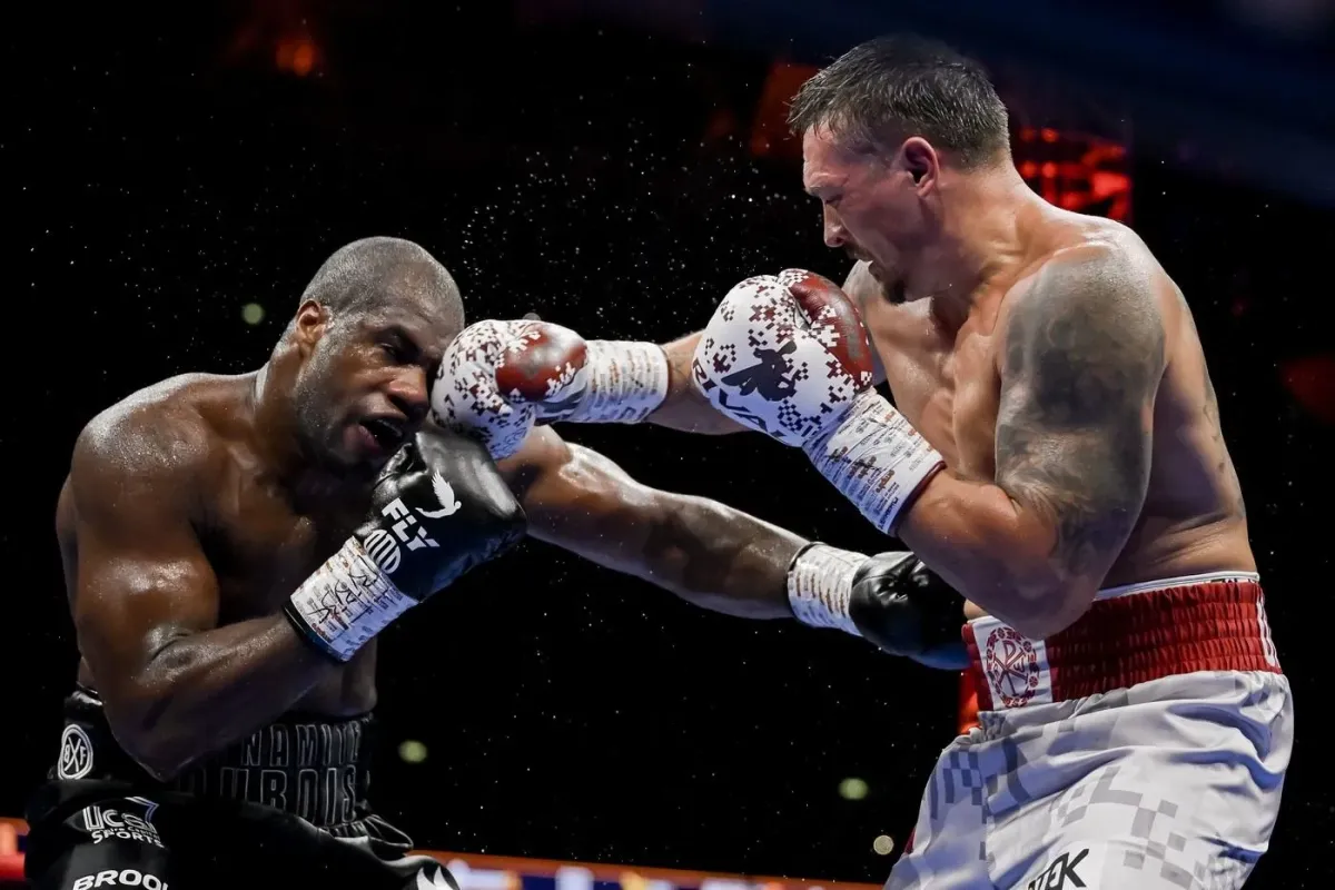 Je mi osmatřicet, jsem mladý kluk, řekl Usyk a ukázal na další možné soupeře