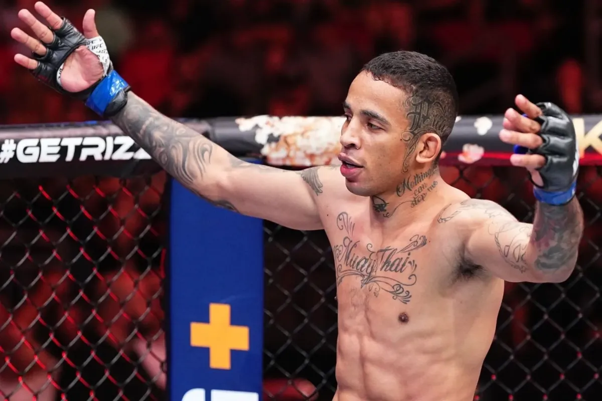 Kouří, pije, knokautuje. Noční můra z UFC si došlápla na bývalého šampiona