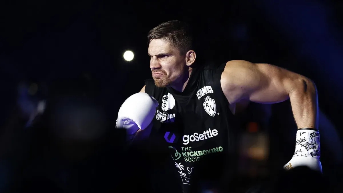 Král těžké váhy kickboxu dal košem UFC, vyhlíží milionové výplaty v boxerském ringu