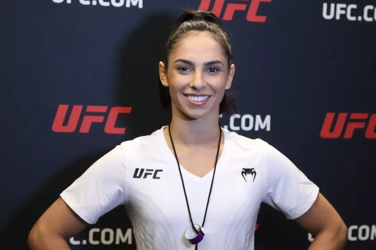 Kráska z UFC dostala padáka