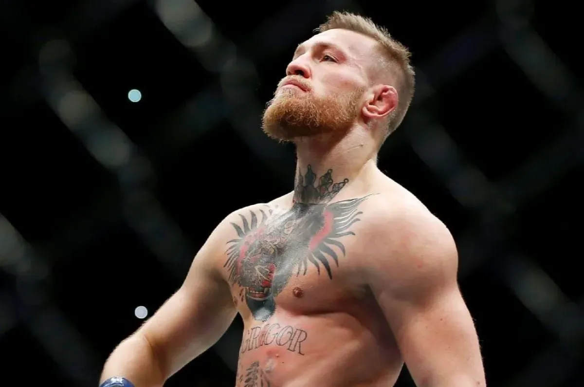 MMA šlo stranou. McGregor předváděl svůj um na fotbalovém pažitu