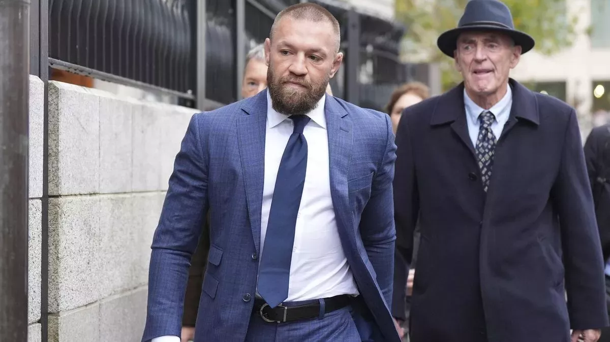 Měl ji spoutat a znásilnit během menstruace. McGregor stojí před soudem