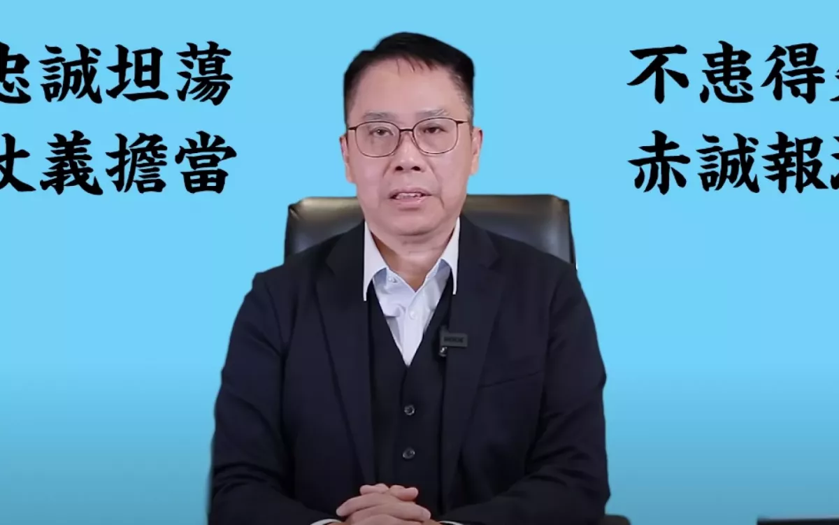 Mistr kung-fu chce do čela Hongkongu. Během nepokojů podpořil policii