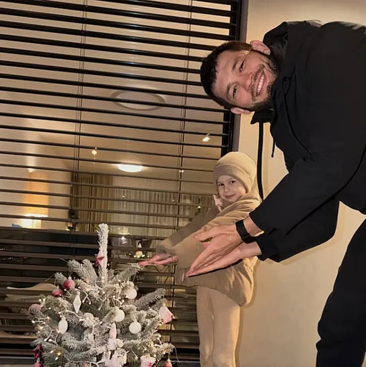 Muradov s dcerou, Végh vyrazil na brusle. A Vémola? Vánoce u tváří Oktagonu