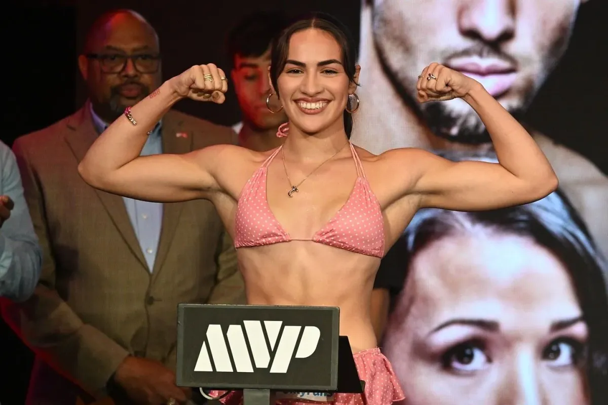 Na váze si upravila podprsenku, pak zničila soupeřku