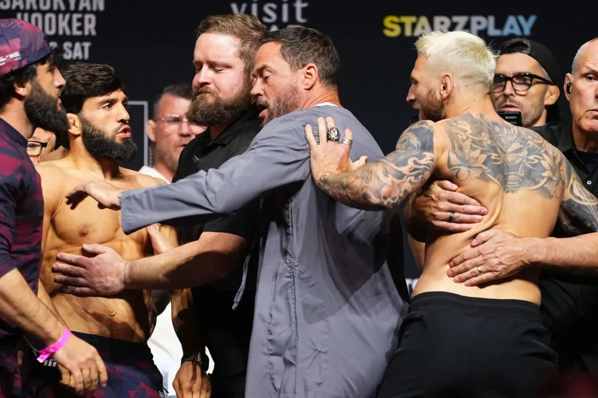 Nebezpečný staredown v UFC. Oblíbenec skončil se zlomeným nosem