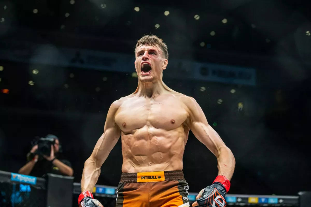 Nečekaný zvrat před koncem kola. Peňáz skolil veterána UFC a přiblížil se k milionům