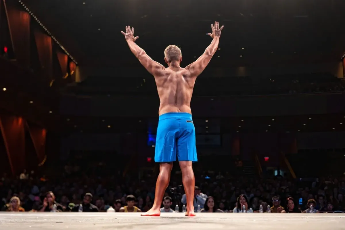 Nestárnoucí fenomén. Kulturista 40 let nevynechal trénink