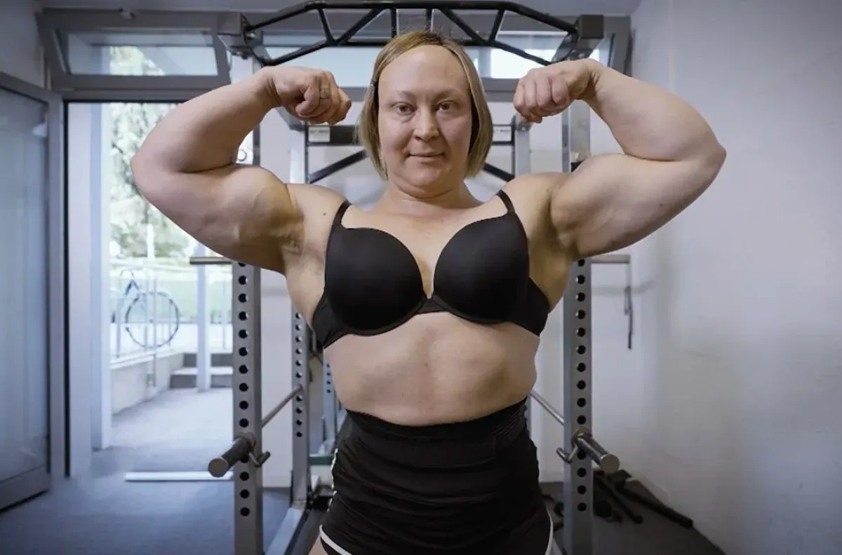 Netradiční obryně. Váží 116 kilo, v náruči udrží i svého manžela