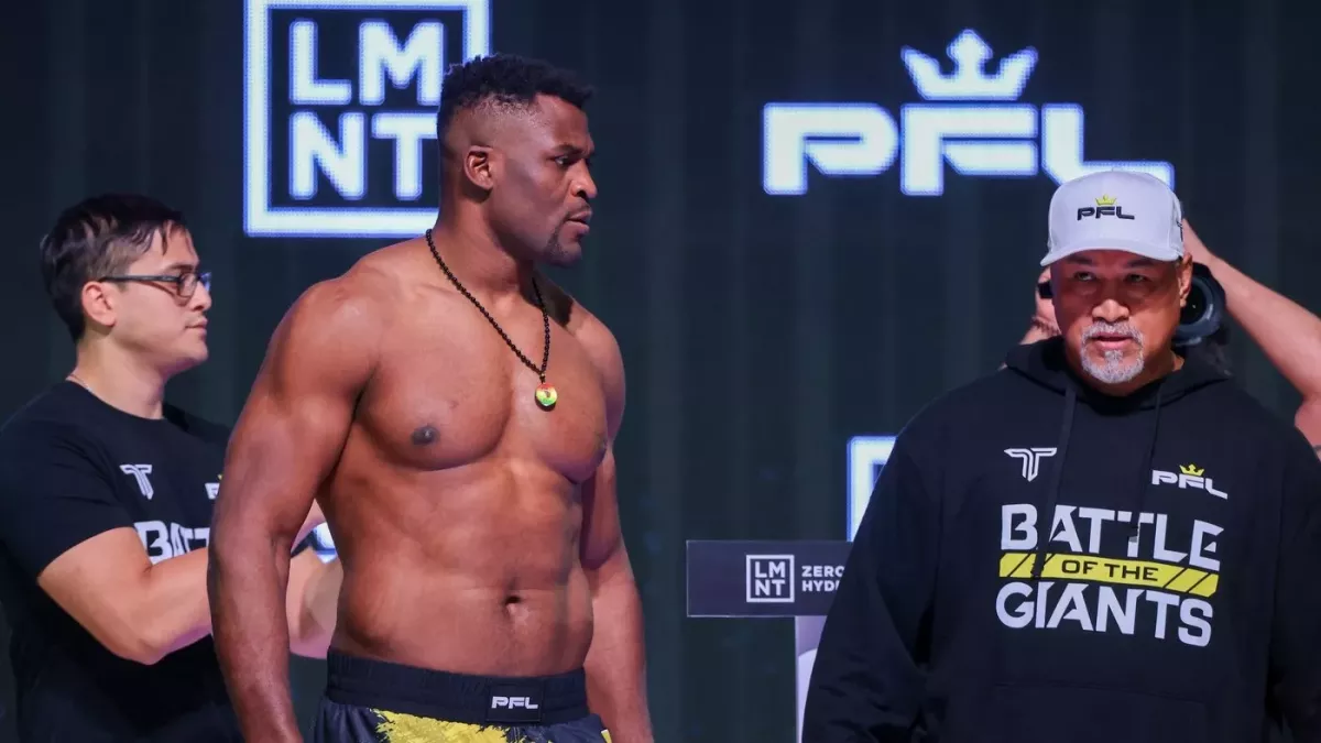 Ngannou se do klece vrátil vítězně, Ferreiru zlikvidoval v prvním kole, rozhodčí nepochopitelně přihlíž