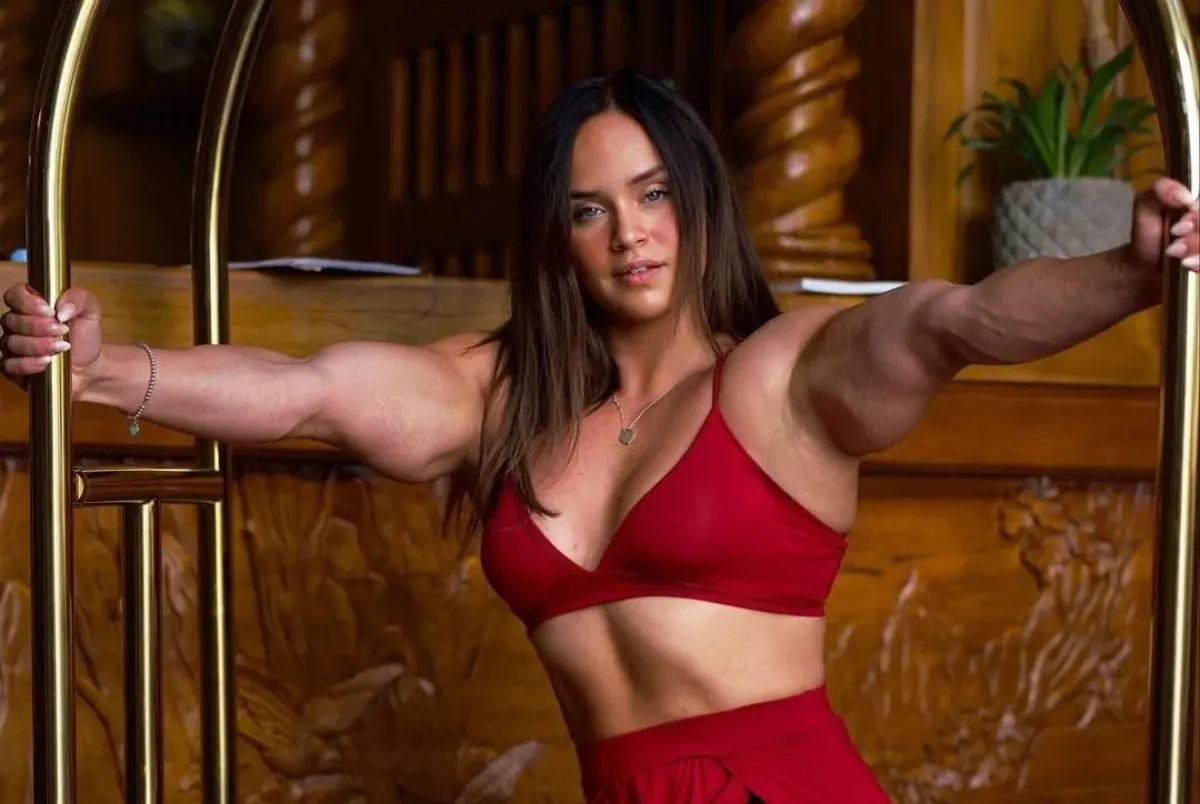 Obří figura jí nestačí. Gigantická kráska chce být silnější než kdy předtím