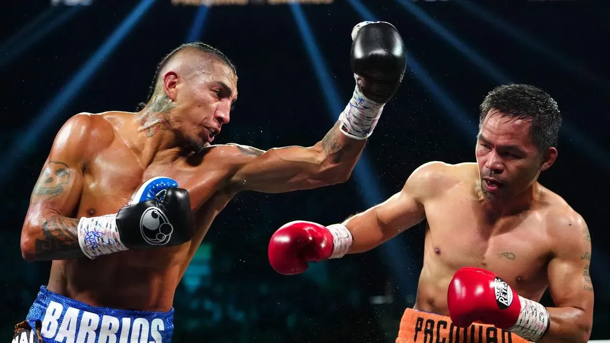 Pacquiao při návratu do ringu neuspěl, těsně prohrál s Barriosem