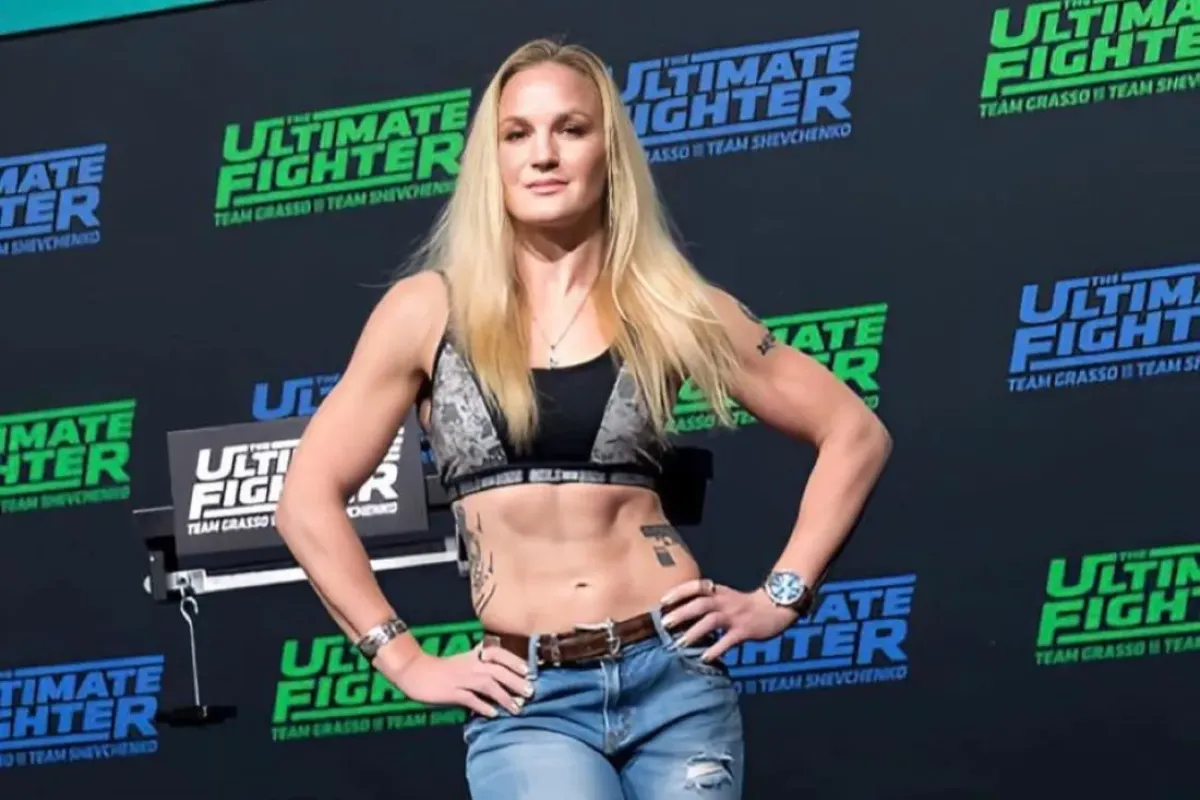 Pánové neměli šanci. Královna UFC je poslala k zemi kopem z otočky