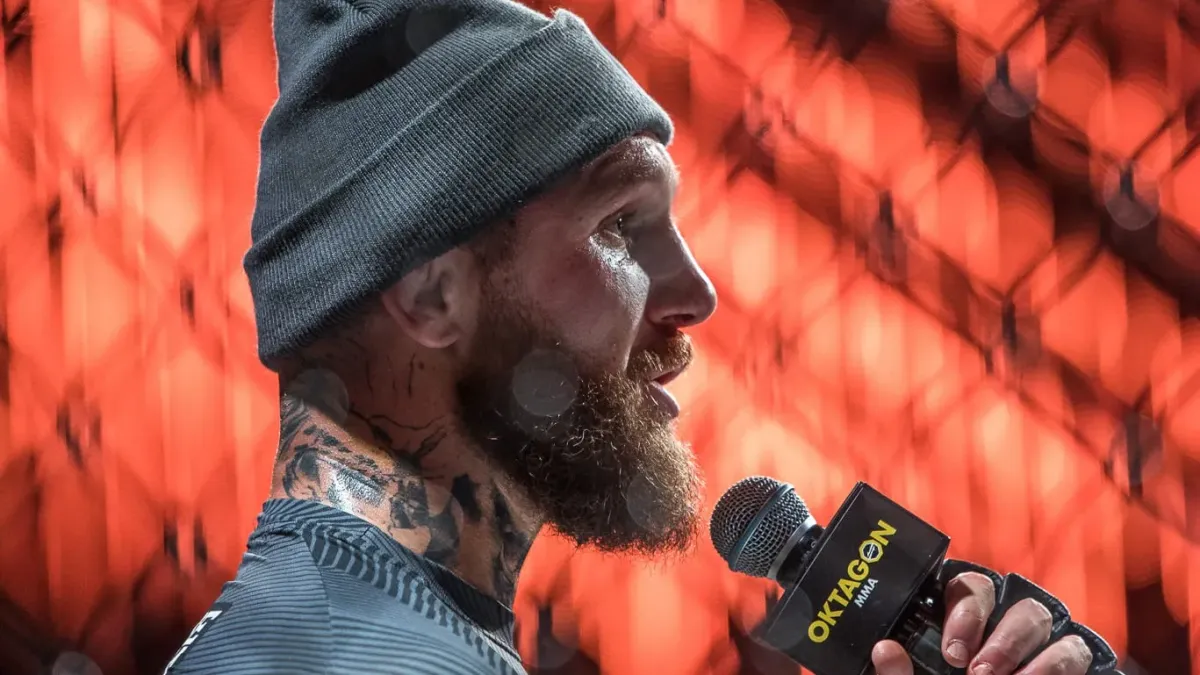 Pirát ukázal škaredou modřinu a nateklou ruku. Fanouškům prozradil, zda se ještě někdy vrátí do klec