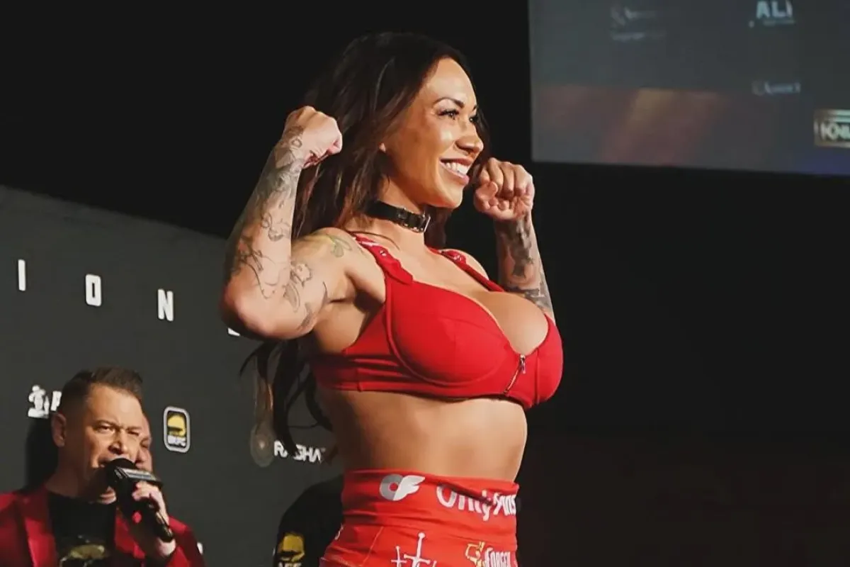 Po tvrdém boji šla do odvážného focení. Američanka zazářila bez podprsenky