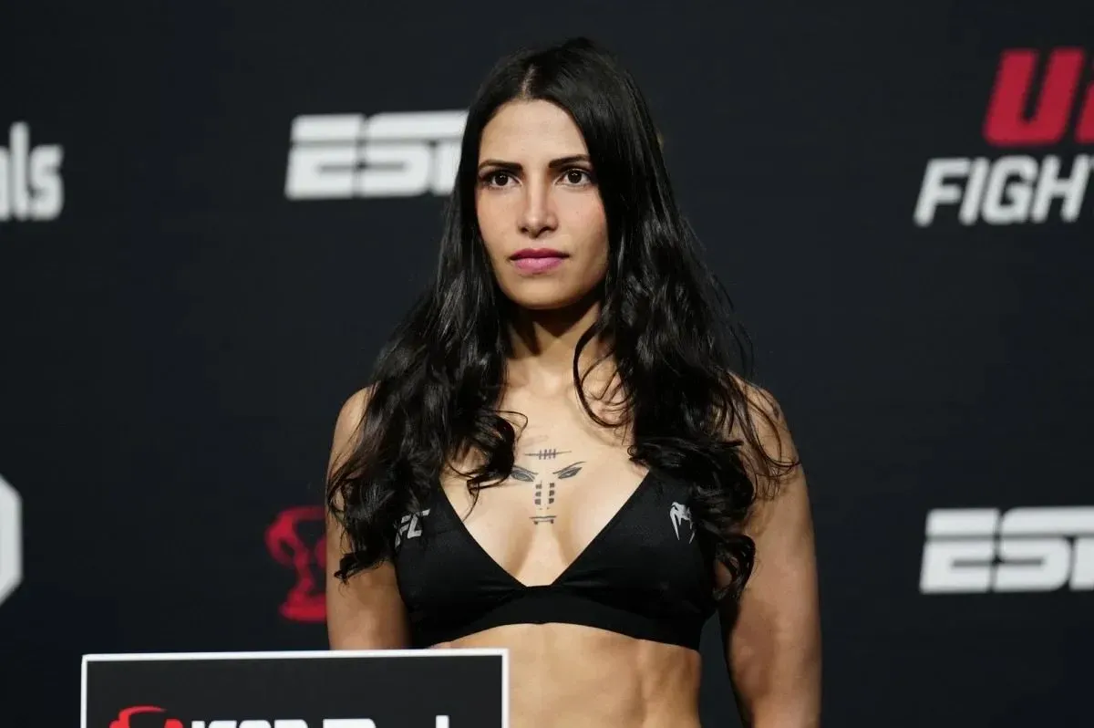 Potící peklo. Kráska z UFC ukázala bolavé shazování