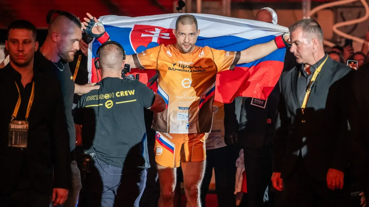 Předčasné ukončení, vztekal se v kleci Paradeiser. Později rozhodčího naopak pochválil